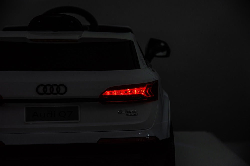 Audi Q7 - Electric childeren car white