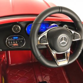 Mercedes-Benz C63 AMG - Elektrisk barnbil röd